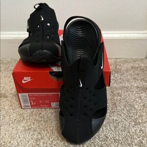 NWT-Nike Sunray Protect 2-Black